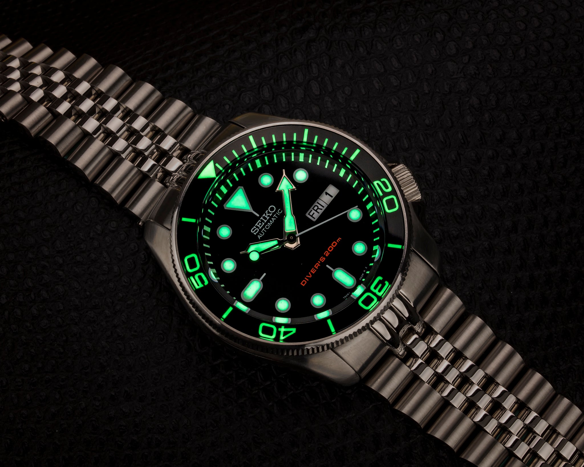 Seiko skx black bezel sale