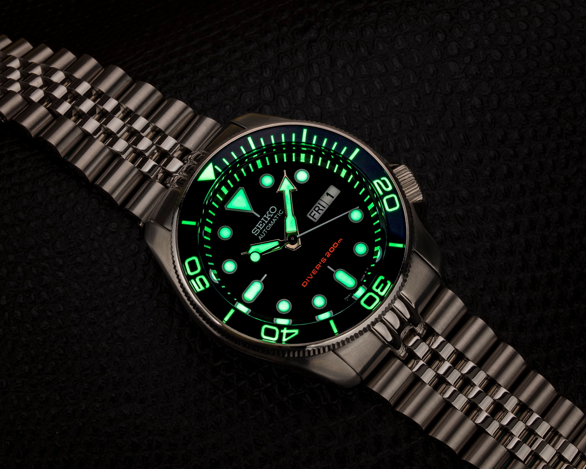 SKX_PO_Blue_Watch_Lume_New_1_2